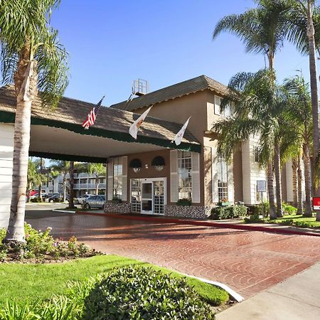 Ramada By Wyndham Costa Mesa/Newport Beach מראה חיצוני תמונה