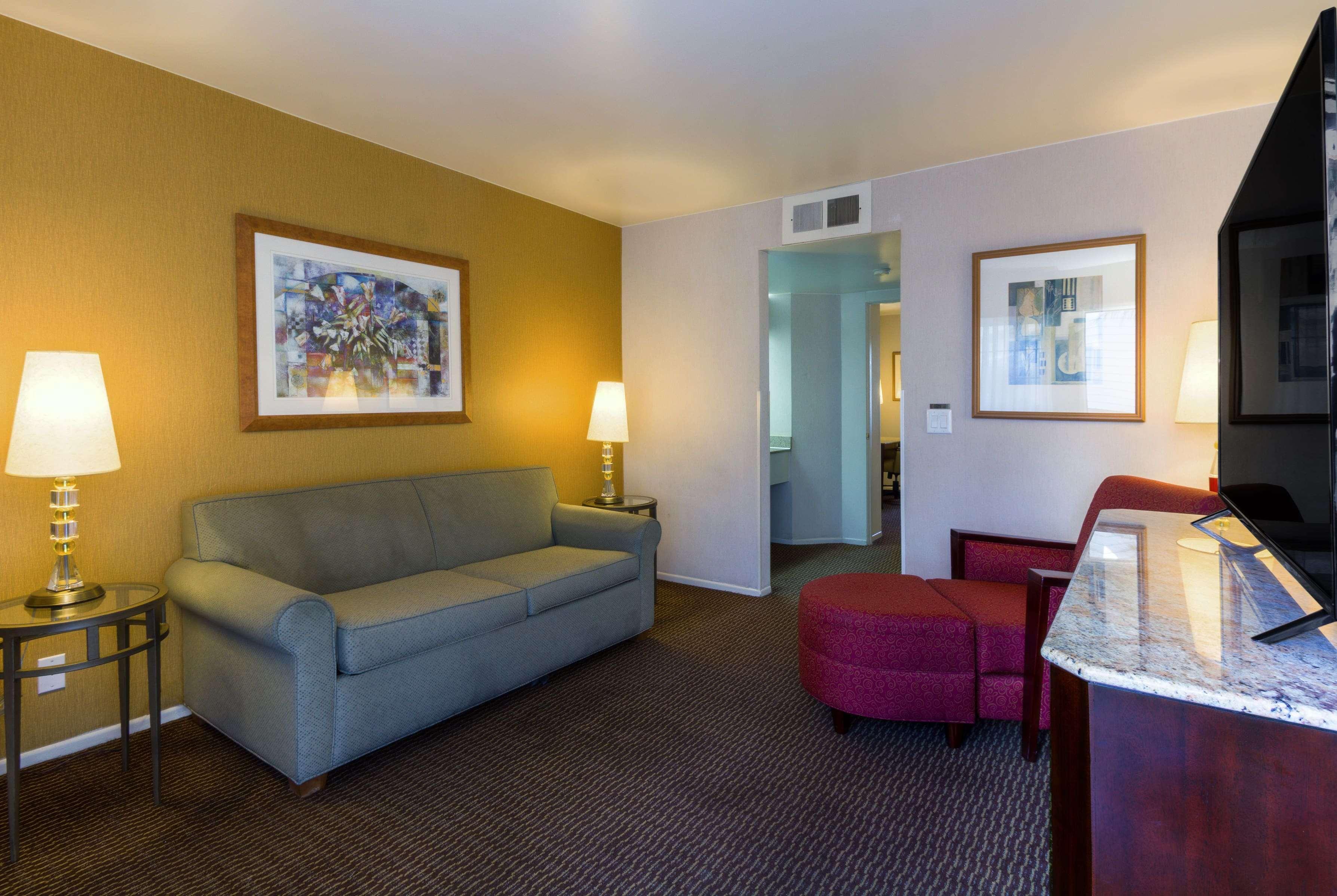 Ramada By Wyndham Costa Mesa/Newport Beach מראה חיצוני תמונה