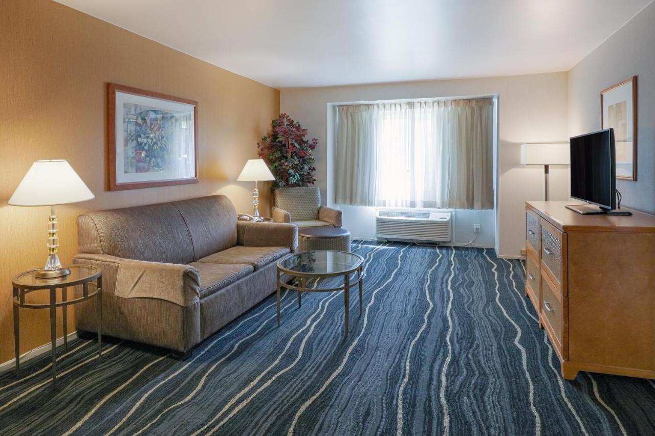Ramada By Wyndham Costa Mesa/Newport Beach מראה חיצוני תמונה