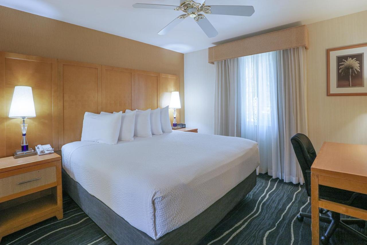 Ramada By Wyndham Costa Mesa/Newport Beach מראה חיצוני תמונה
