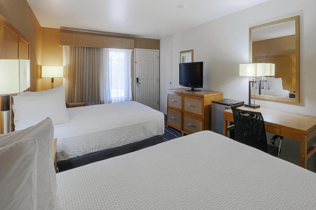 Ramada By Wyndham Costa Mesa/Newport Beach מראה חיצוני תמונה