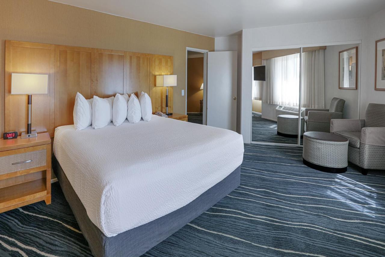 Ramada By Wyndham Costa Mesa/Newport Beach מראה חיצוני תמונה