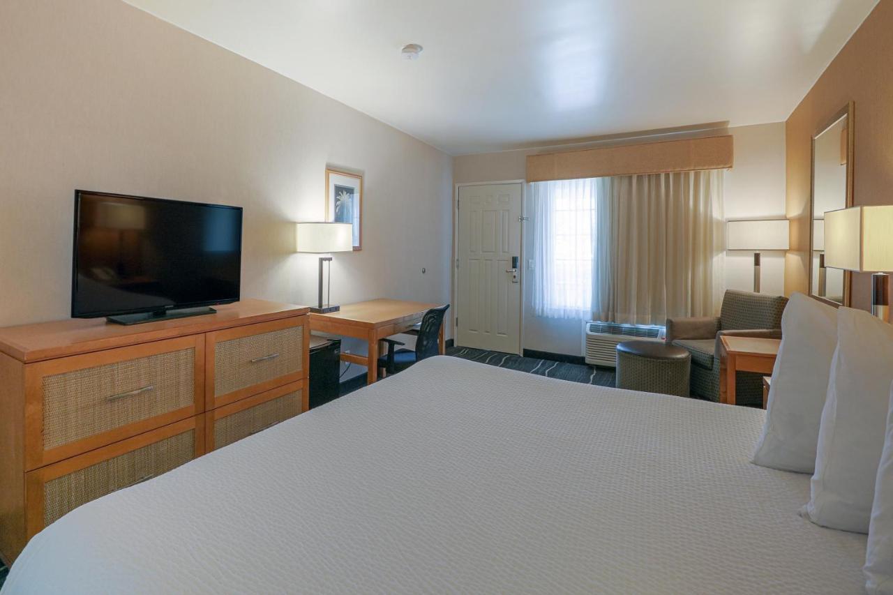 Ramada By Wyndham Costa Mesa/Newport Beach מראה חיצוני תמונה