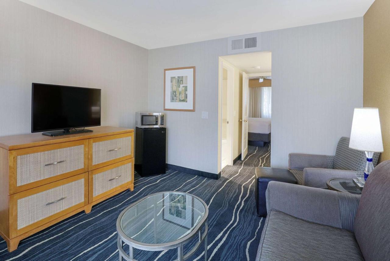 Ramada By Wyndham Costa Mesa/Newport Beach מראה חיצוני תמונה