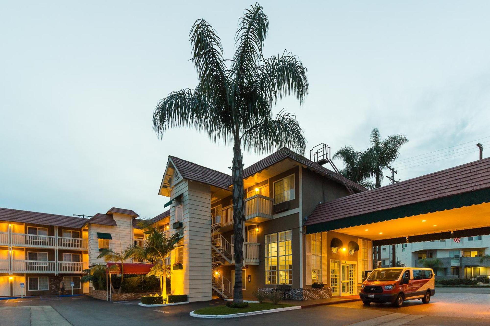 Ramada By Wyndham Costa Mesa/Newport Beach מראה חיצוני תמונה