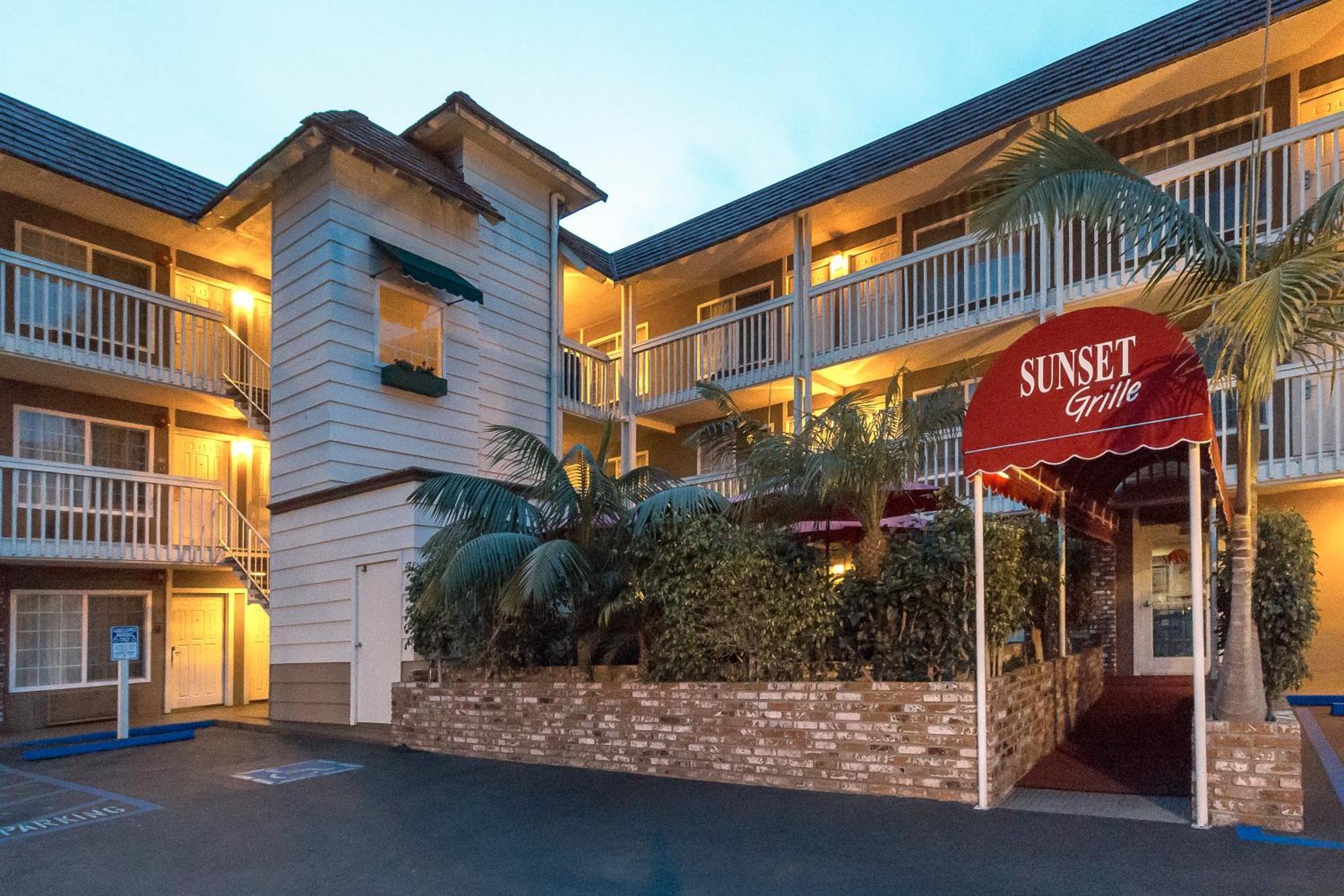 Ramada By Wyndham Costa Mesa/Newport Beach מראה חיצוני תמונה