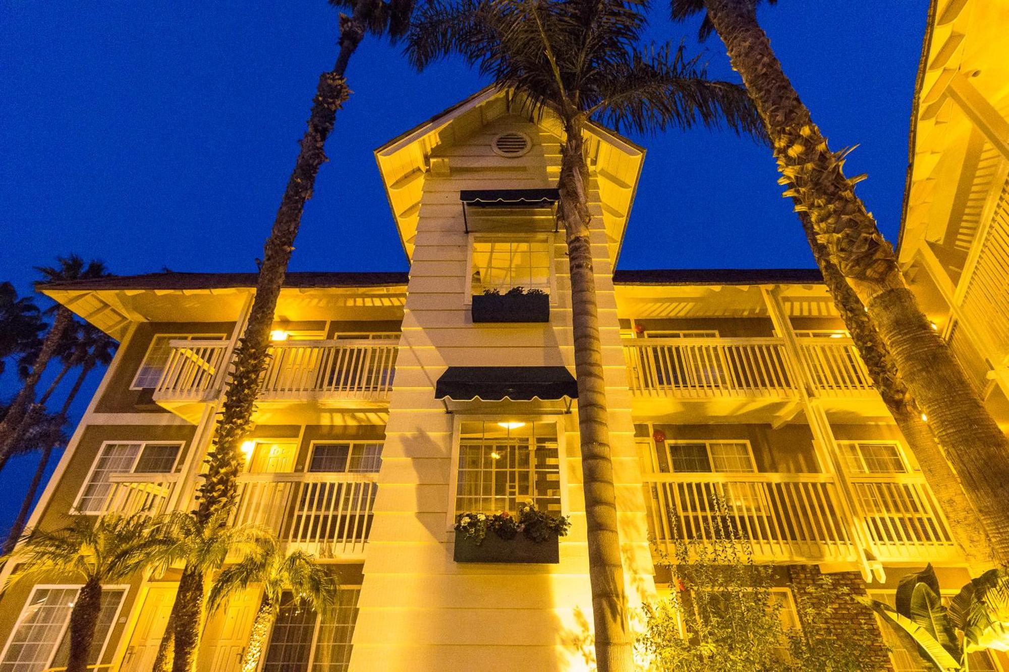 Ramada By Wyndham Costa Mesa/Newport Beach מראה חיצוני תמונה